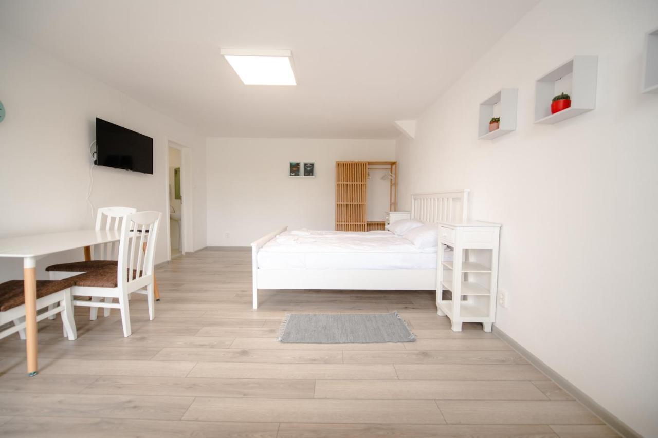 Pixel Guesthouse Tîrgu Secuiesc Extérieur photo