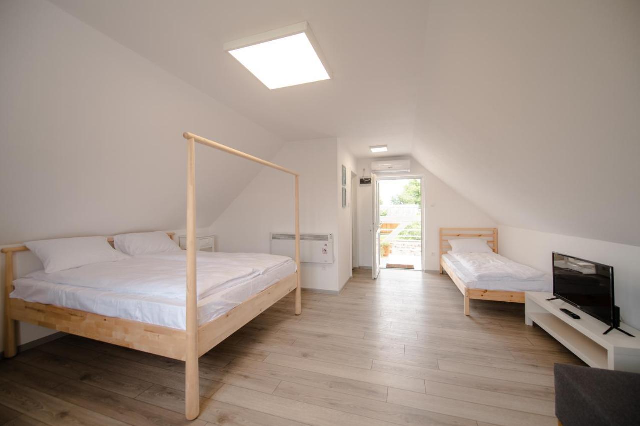 Pixel Guesthouse Tîrgu Secuiesc Extérieur photo