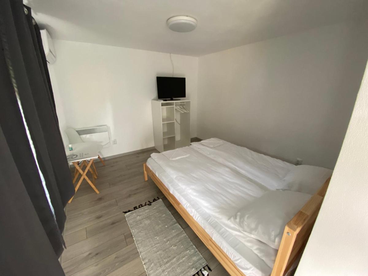 Pixel Guesthouse Tîrgu Secuiesc Extérieur photo