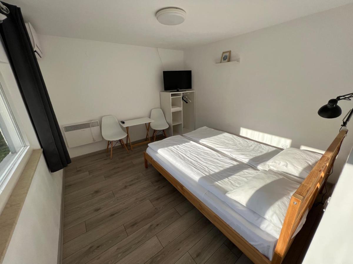 Pixel Guesthouse Tîrgu Secuiesc Extérieur photo